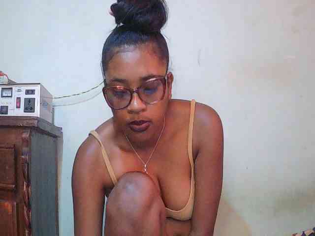 TriciaBella webcam