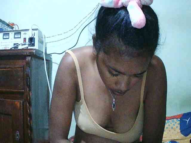 TriciaBella webcam