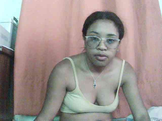 TriciaBella webcam