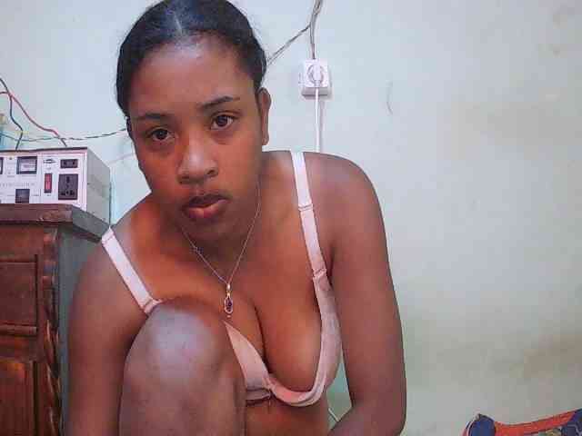 TriciaBella webcam