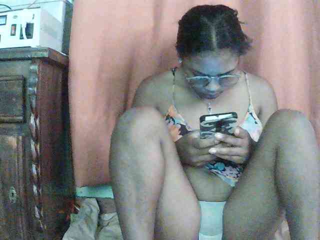 TriciaBella webcam