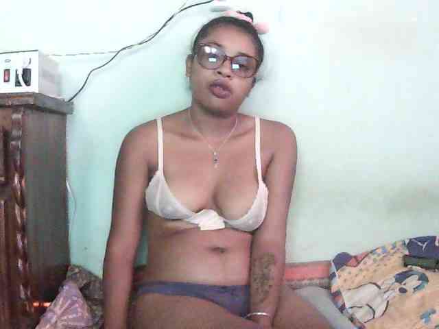 TriciaBella webcam