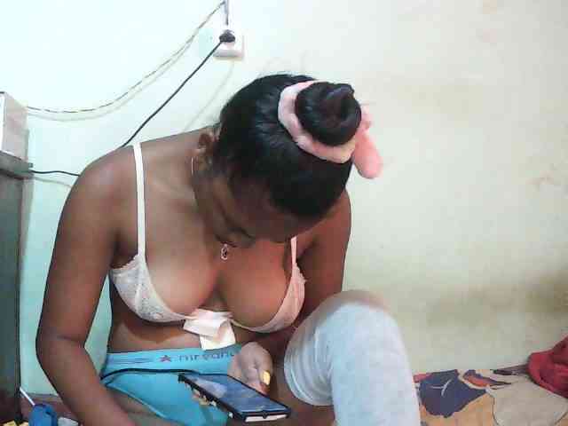 TriciaBella webcam