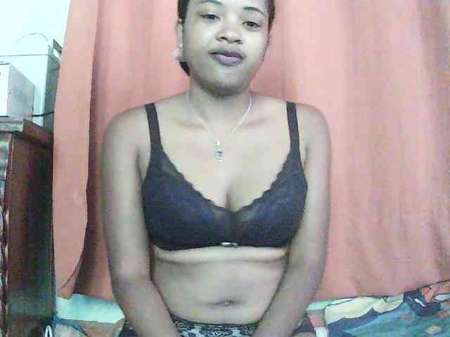 TriciaBella webcam
