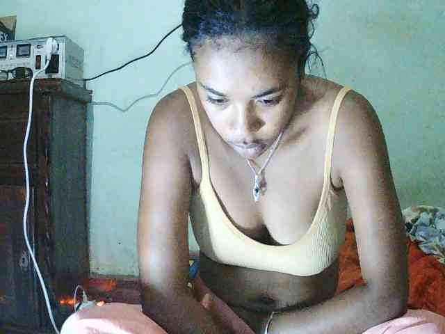 TriciaBella webcam
