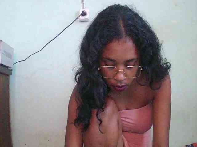 TriciaBella webcam
