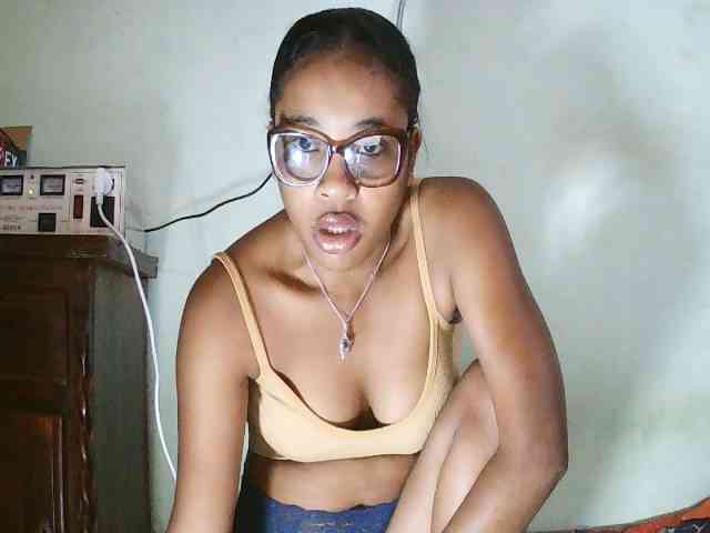 TriciaBella webcam