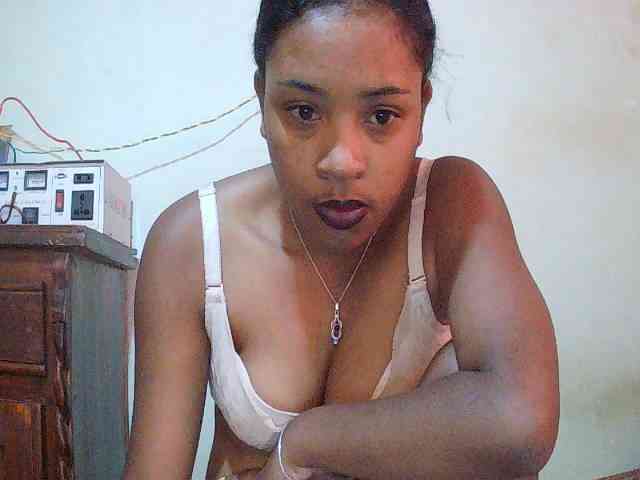 TriciaBella webcam