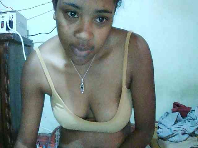 TriciaBella webcam