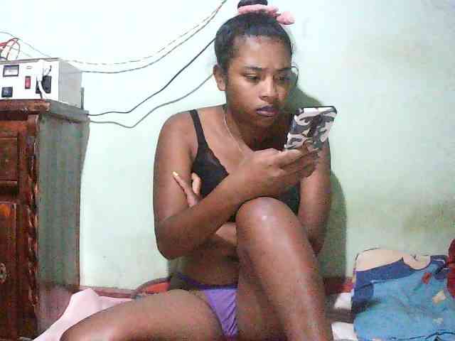 TriciaBella webcam