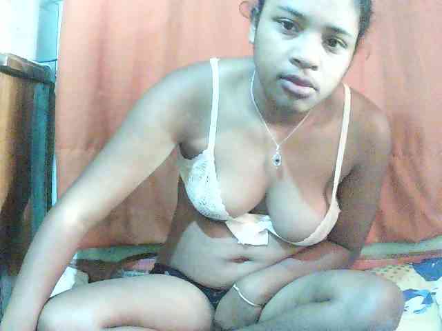 TriciaBella webcam