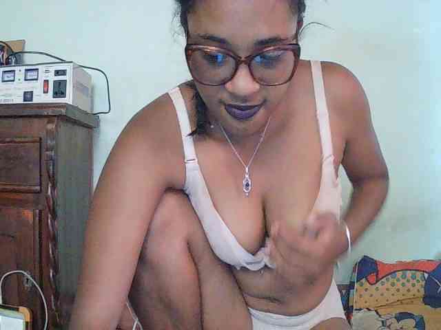 TriciaBella webcam