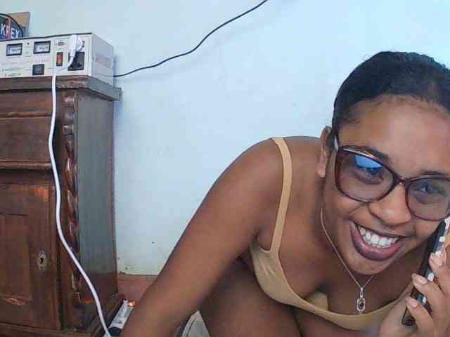 TriciaBella webcam