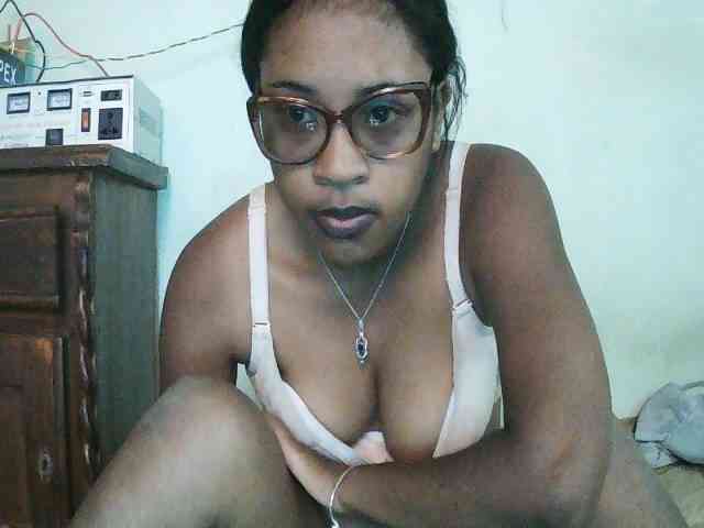 TriciaBella webcam