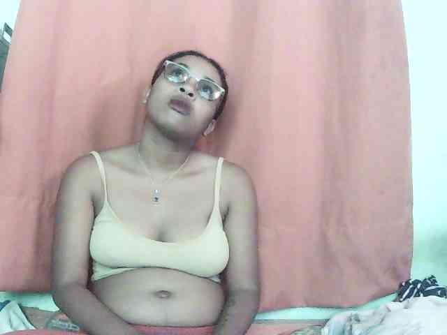 TriciaBella webcam