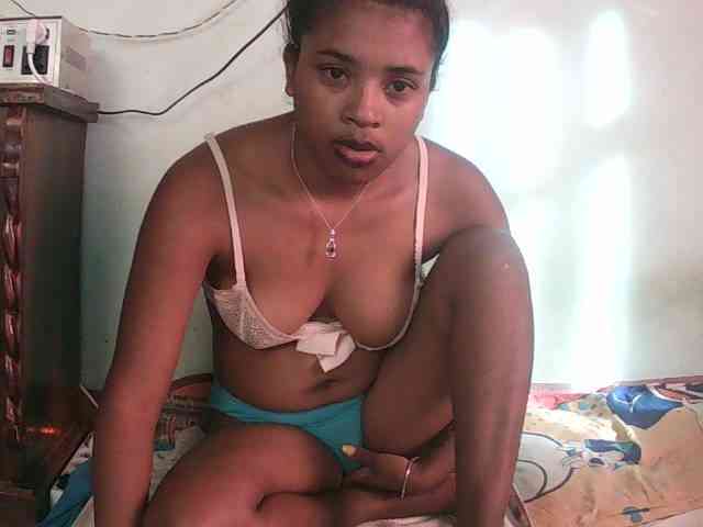 TriciaBella webcam