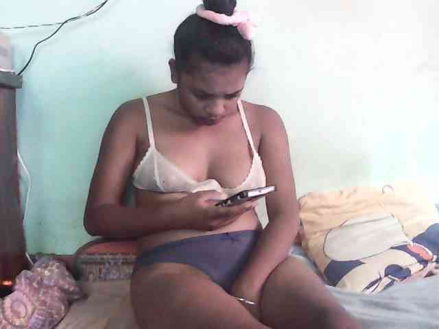 TriciaBella webcam