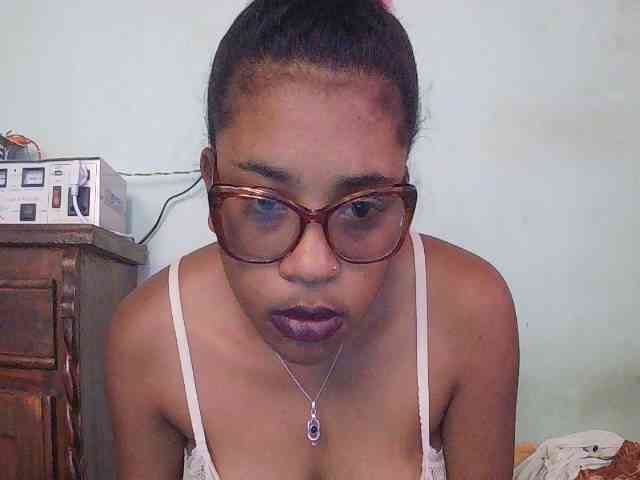 TriciaBella webcam