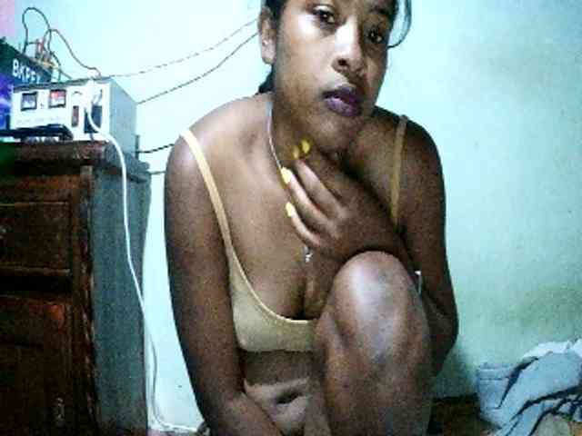 TriciaBella webcam