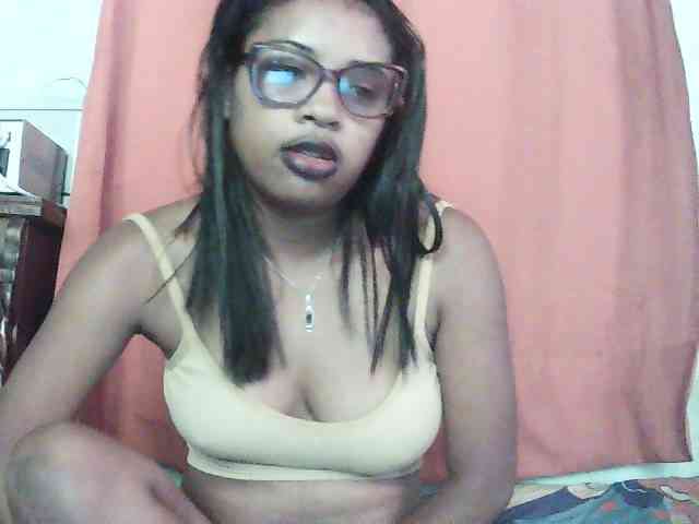 TriciaBella webcam