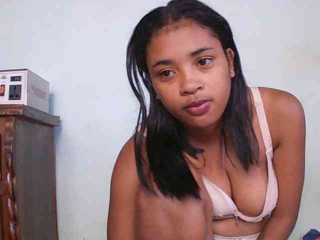 TriciaBella webcam