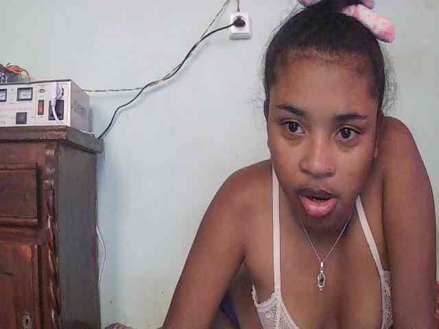TriciaBella webcam