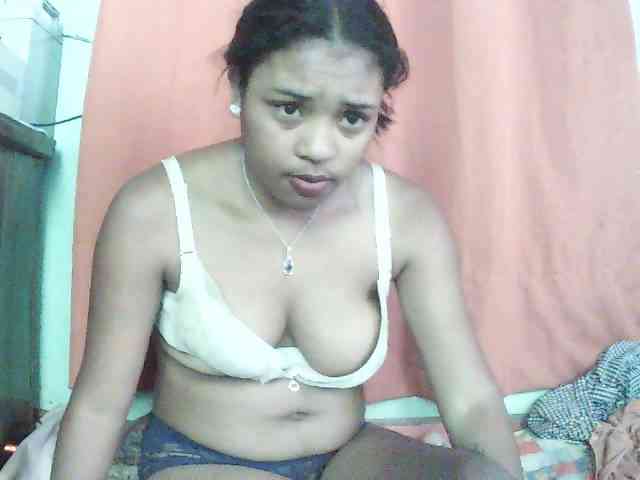 TriciaBella webcam