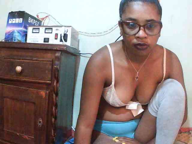 TriciaBella webcam