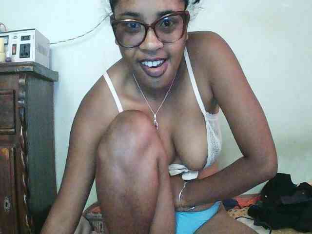 TriciaBella webcam
