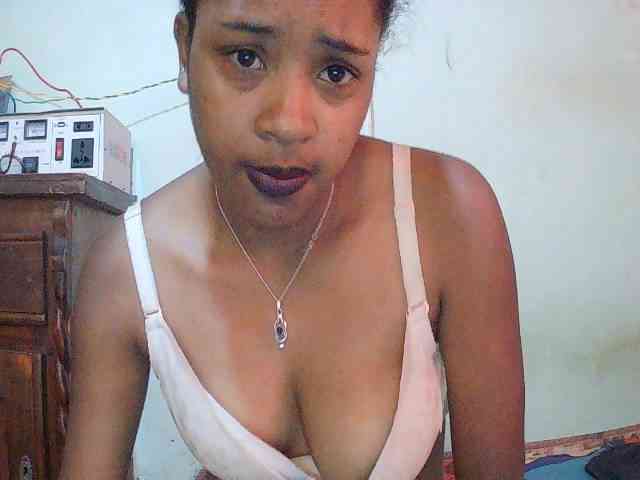 TriciaBella webcam