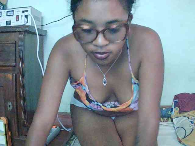 TriciaBella webcam