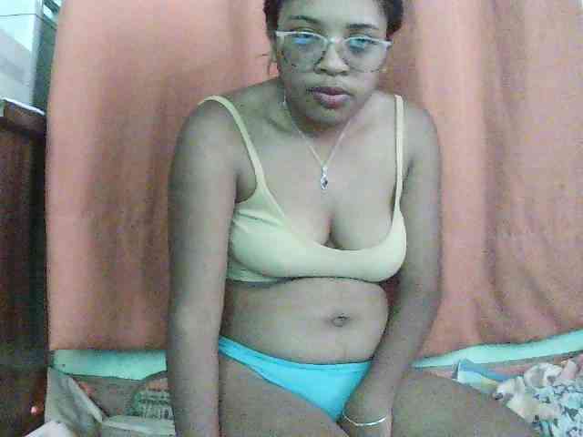 TriciaBella webcam