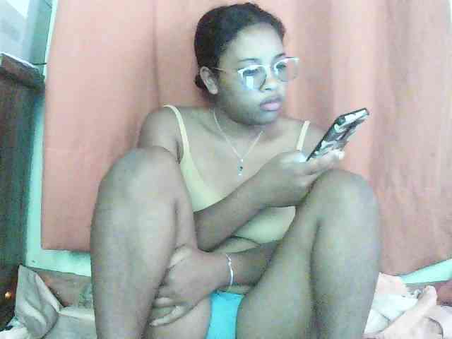 TriciaBella webcam