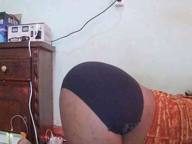 TriciaBella webcam