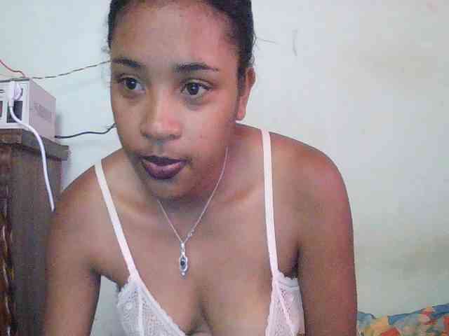 TriciaBella webcam
