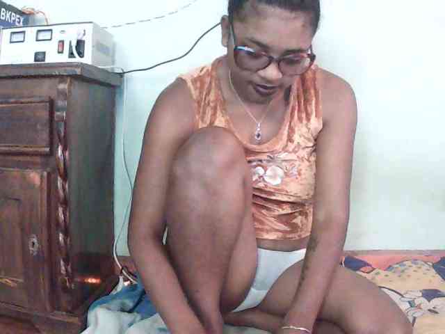 TriciaBella webcam