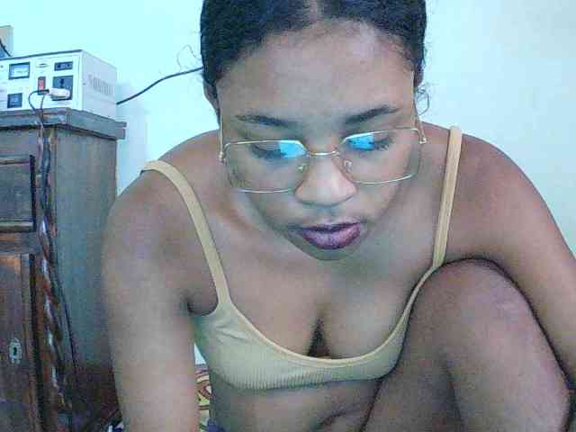 TriciaBella webcam