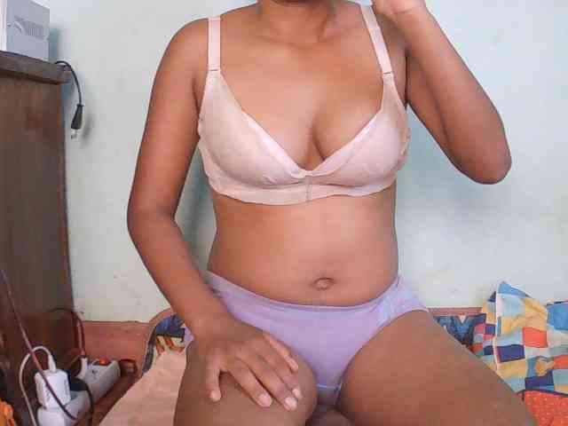 TriciaBella webcam