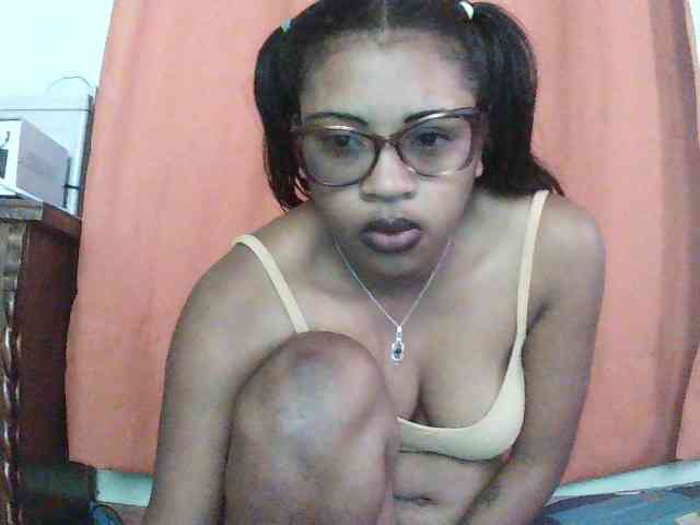 TriciaBella webcam
