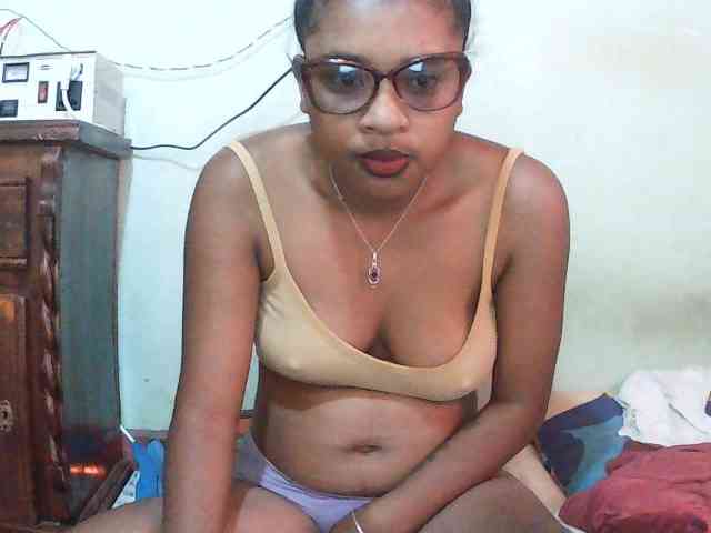 TriciaBella webcam