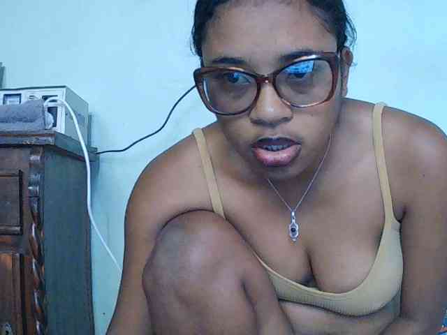 TriciaBella webcam