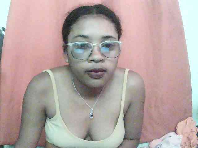 TriciaBella webcam
