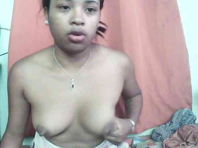 TriciaBella webcam