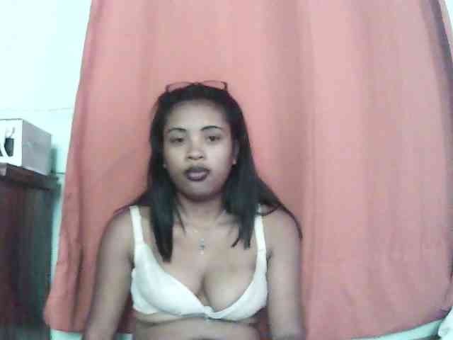 TriciaBella webcam