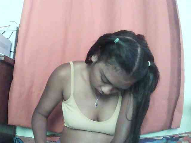 TriciaBella webcam