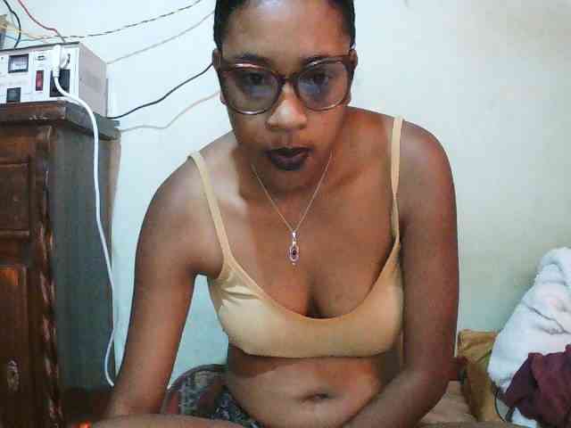 TriciaBella webcam