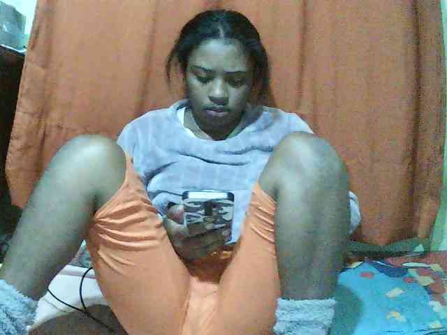 TriciaBella webcam
