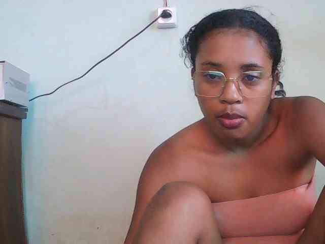 TriciaBella webcam