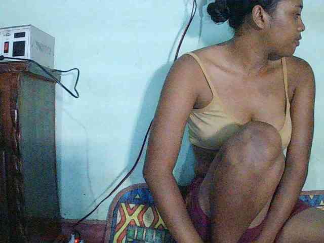 TriciaBella webcam