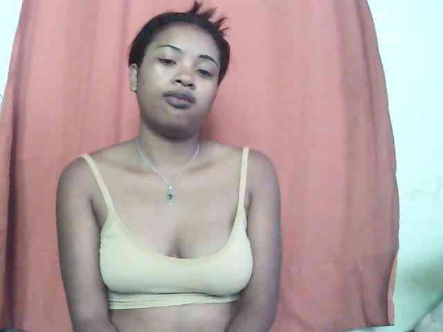TriciaBella webcam